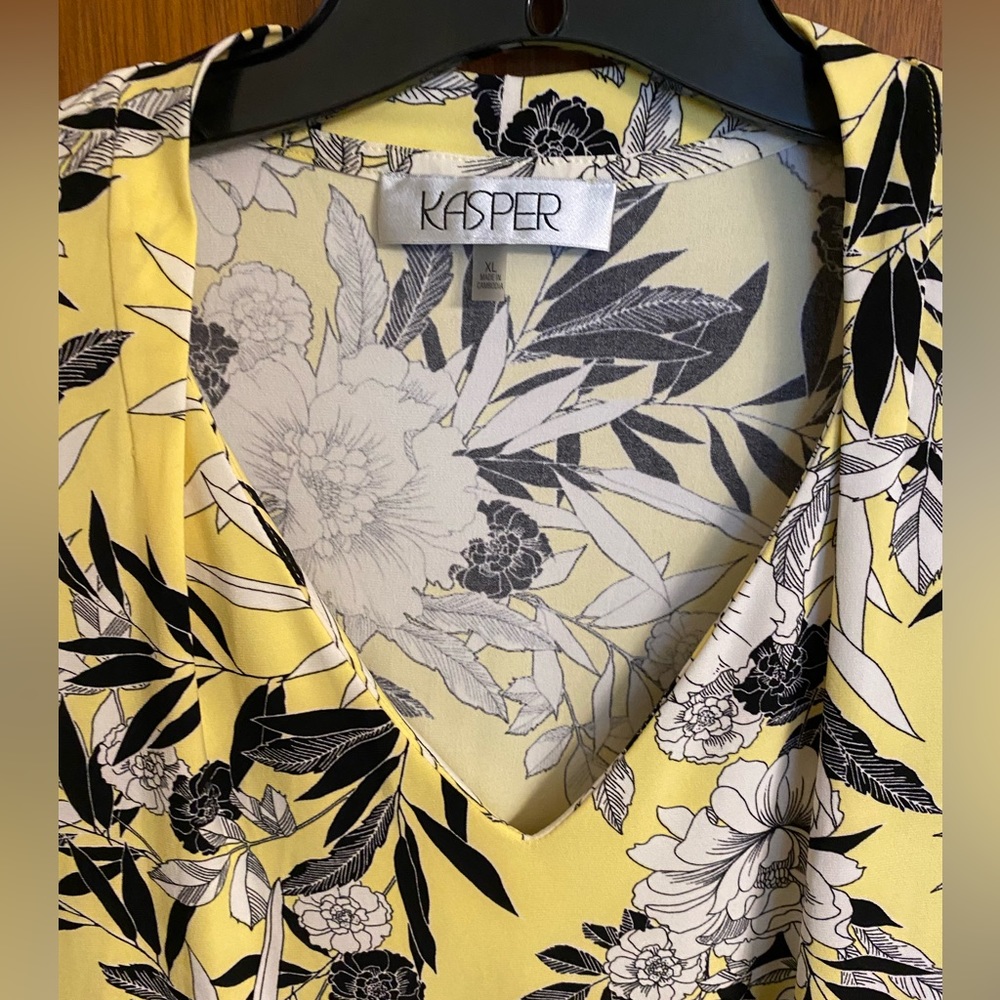 Beautiful yellow, black & white floral tank, size XL by Kasper in EUC - Picture 10 of 13